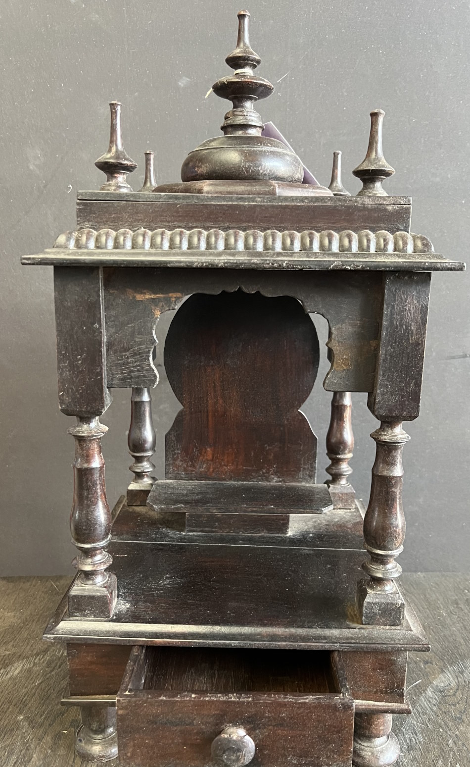 Temple rosewood  ht 58