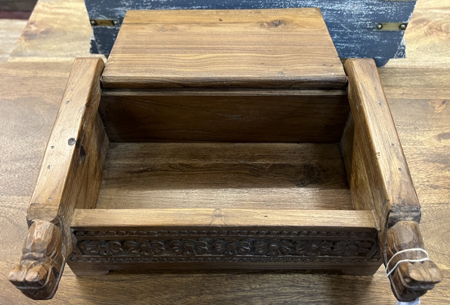 coffret en bois sculpé