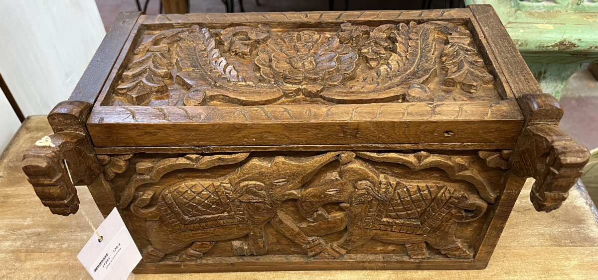 coffret en bois sculpté