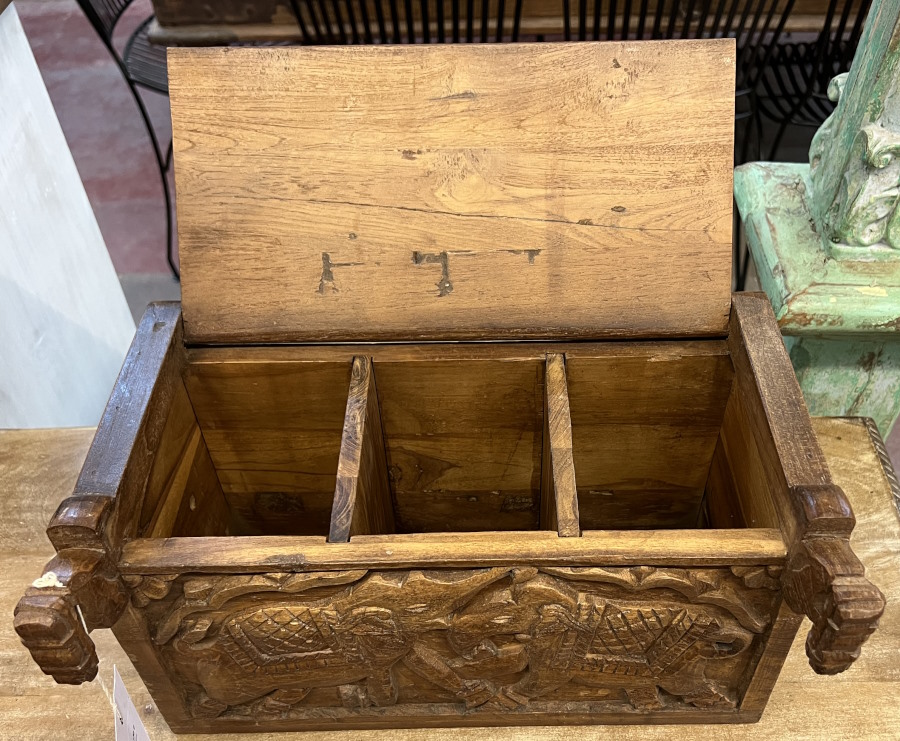 coffret en bois sculpté