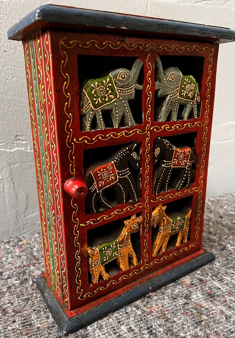 petite armoire en bois peint 