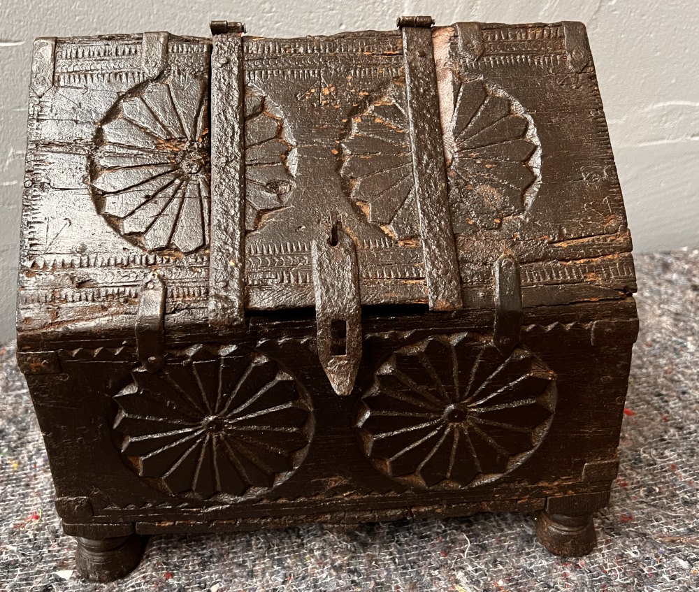 coffret dot ancien approx 35X35