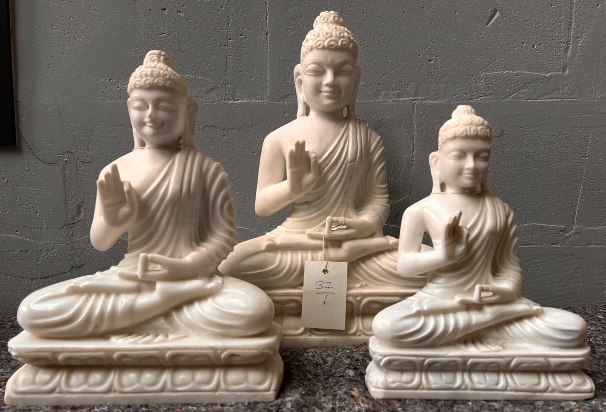 Bouddha marbre blanc ht 30 cm Bouddha marbre blanc ht 30 cm