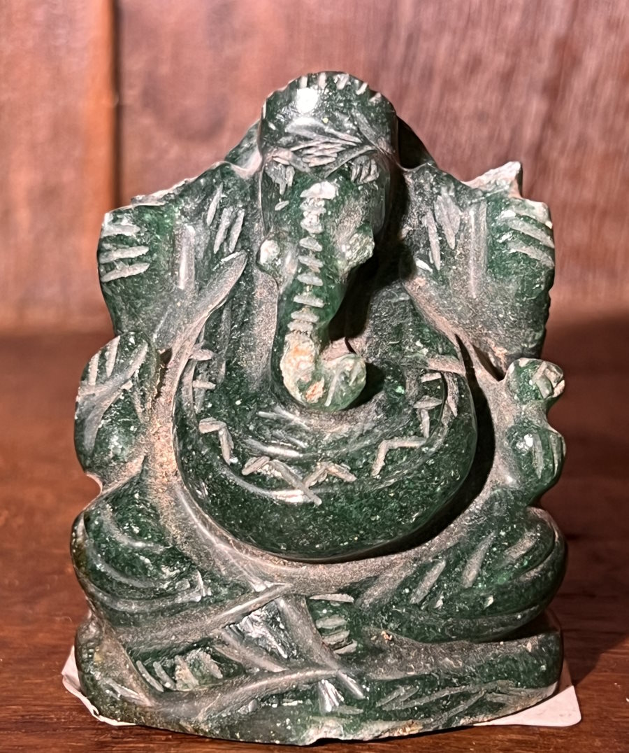 Ganesh en jade. Hauteur 6 cm