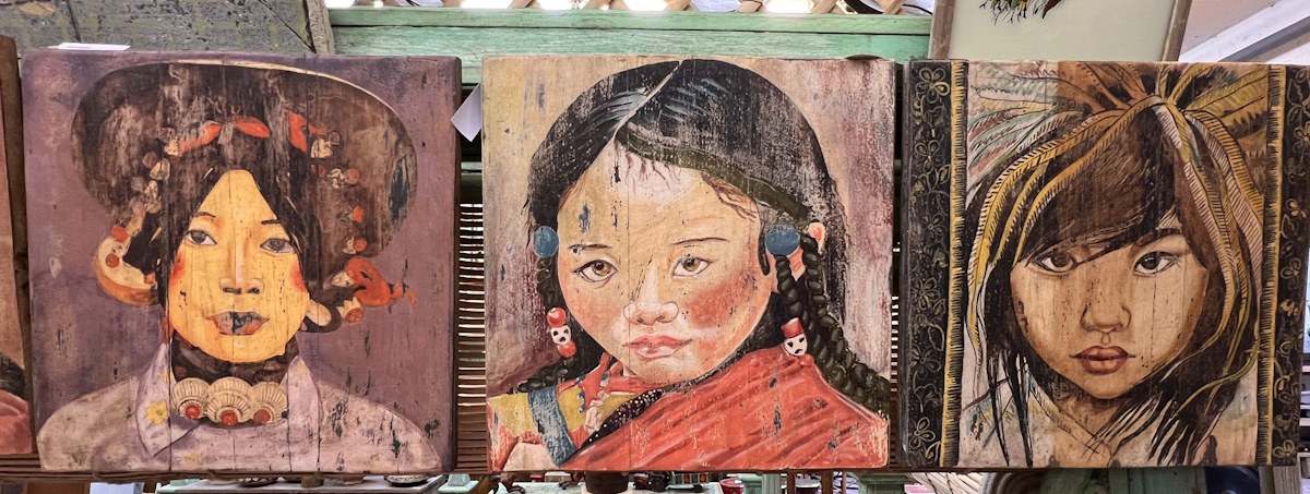 Peinture ancienne sur teck