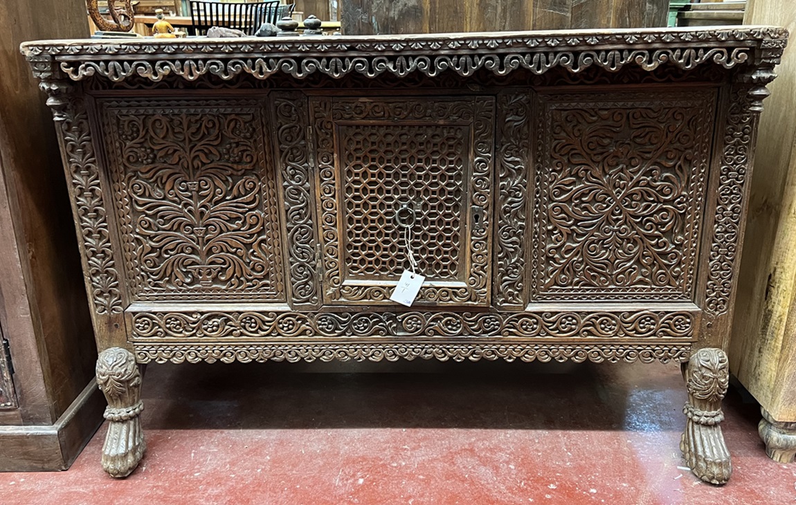 Damchiya H80x L118x P57  (dowry box) Rajasthan (pitara)