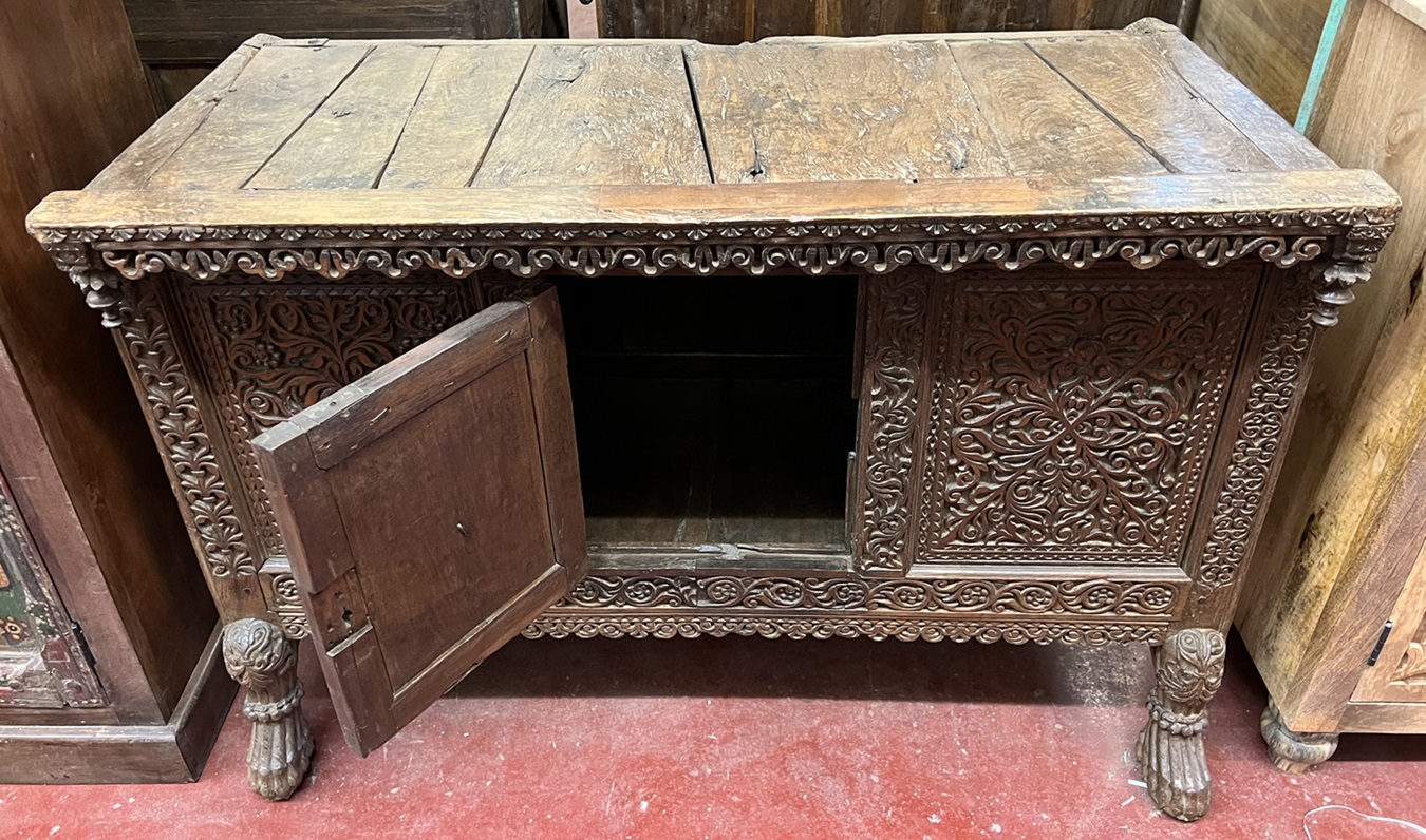 Damchiya H80x L118x P57  (dowry box) Rajasthan (pitara)