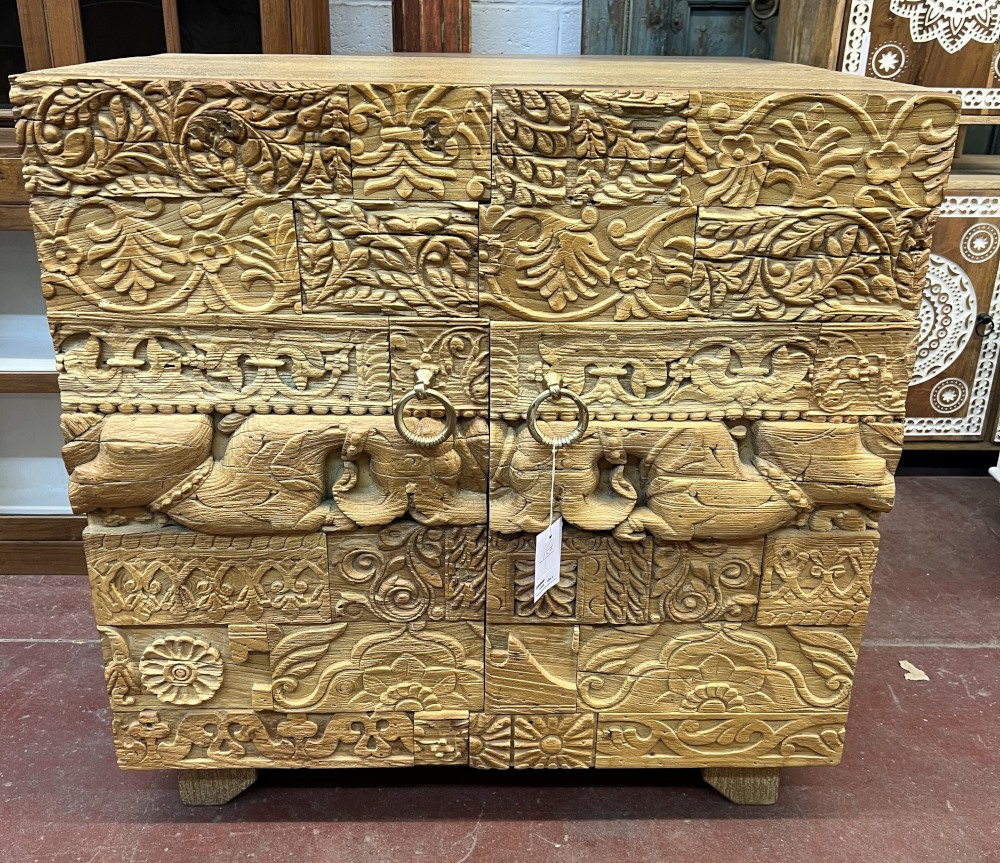 Buffet portes sculptees H92x L91 xP51