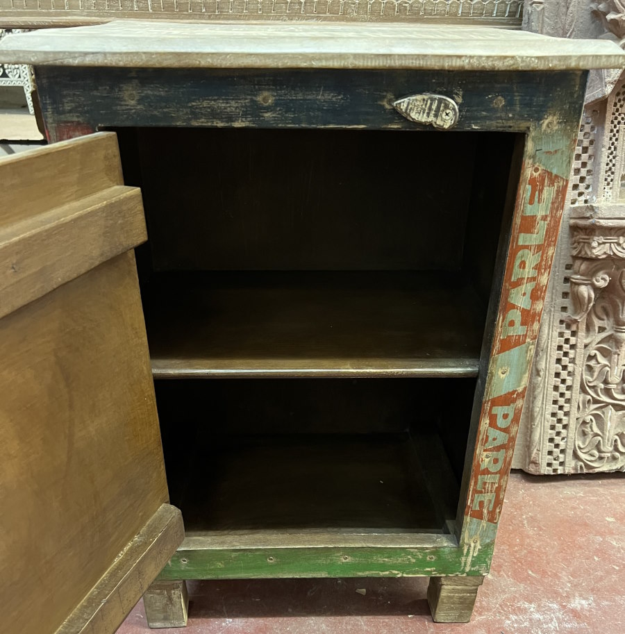 Table de nuit peinte  H67x L46x P35