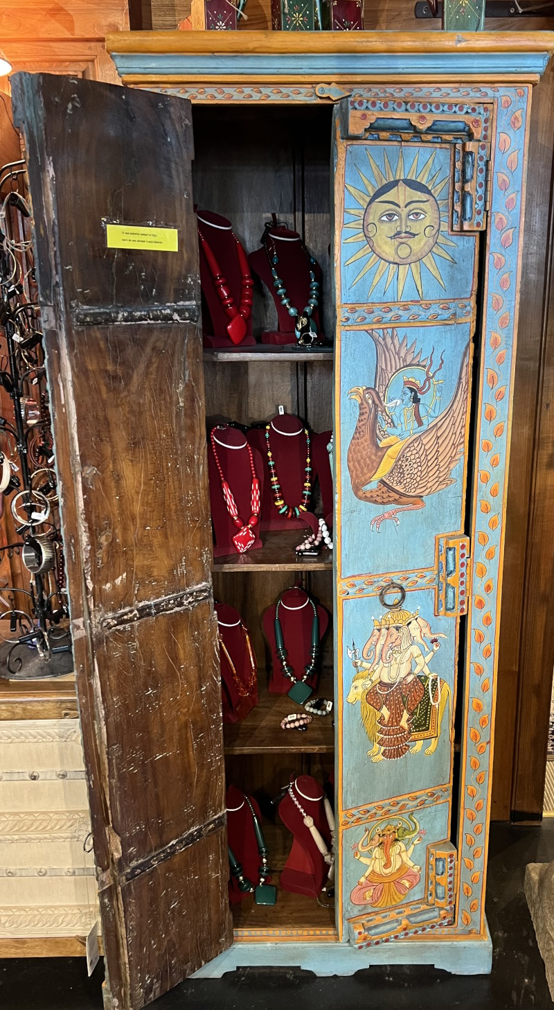 Armoire peinte H180x L64 P44