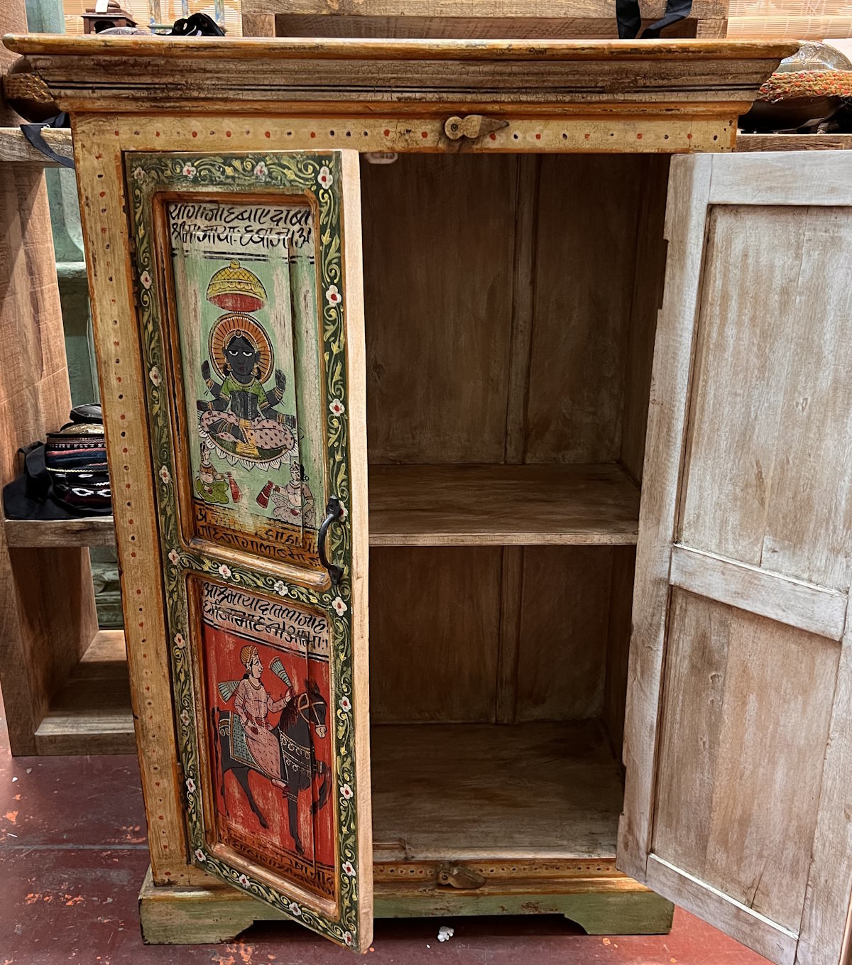 Armoire peinte H120x L85x P45