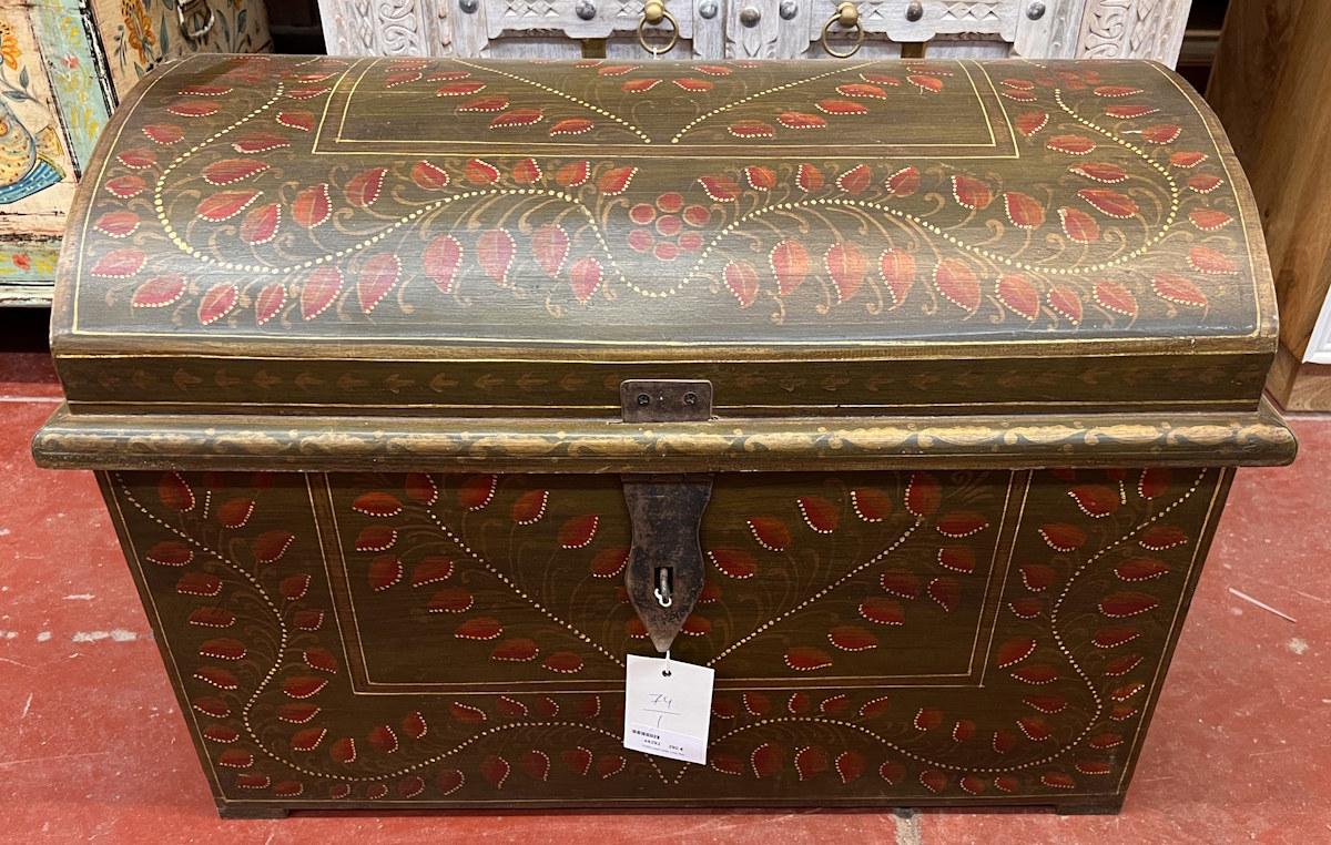 Coffre peint H48x L70x P44