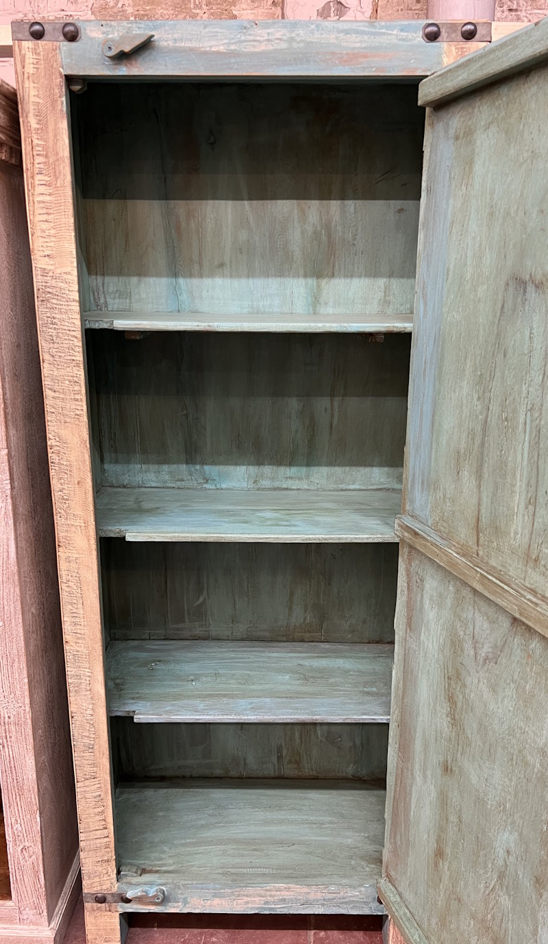 Armoire peinte