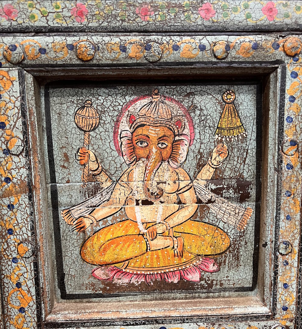 meuble peint en manguier motifs Ganesh 88X40X92