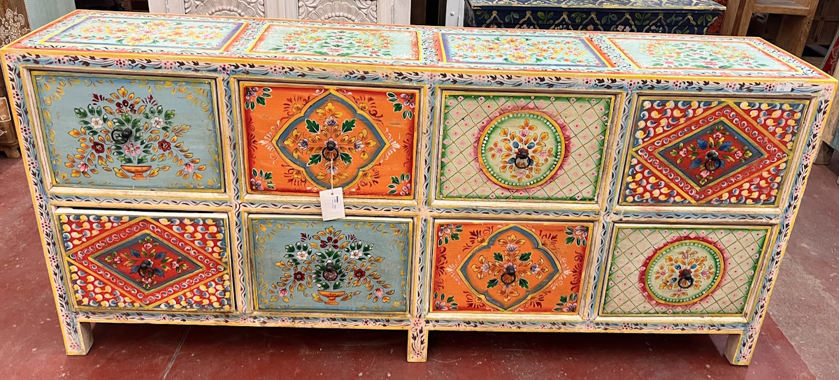 buffet peint color&eacute; avec motifs g&eacute;om&egrave;triques &agrave; 8 tiroirs 200X40X90