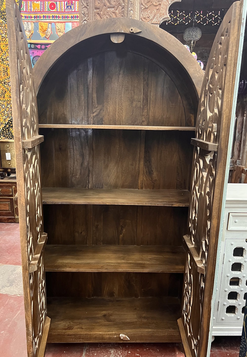 armoire ajour&eacute; avec deux paons 100 X 40 X 190