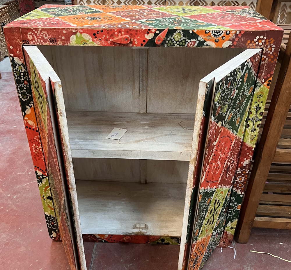 Meuble peint color&eacute; motifs g&eacute;om&egrave;triques 80 X 40 X 90