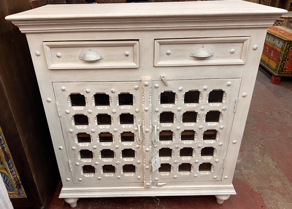 meuble en manguier patine blanche avec portes vitr&eacute;s  97X44X102