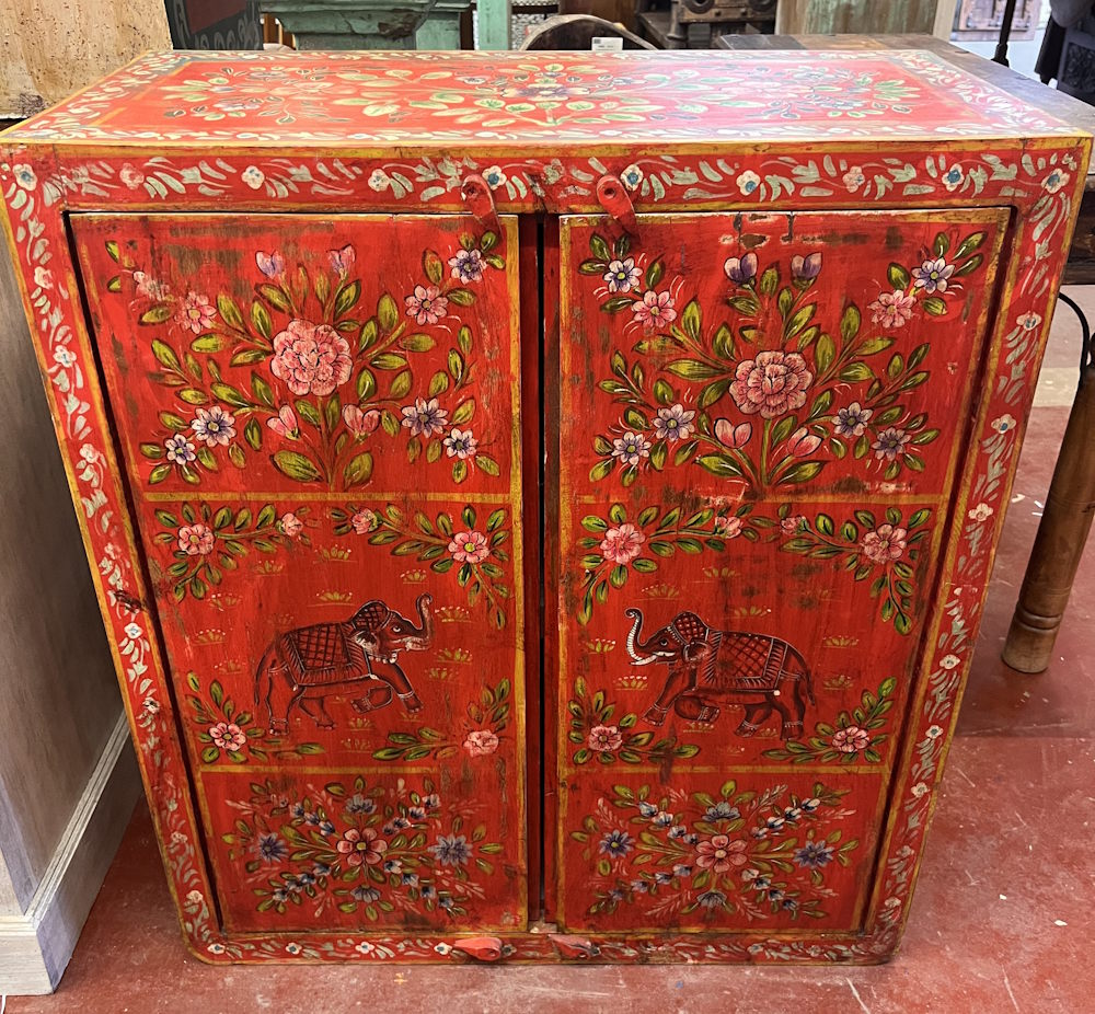 Meuble peint rouge motifs floraux et &eacute;l&eacute;phants 80 X 40 X 90