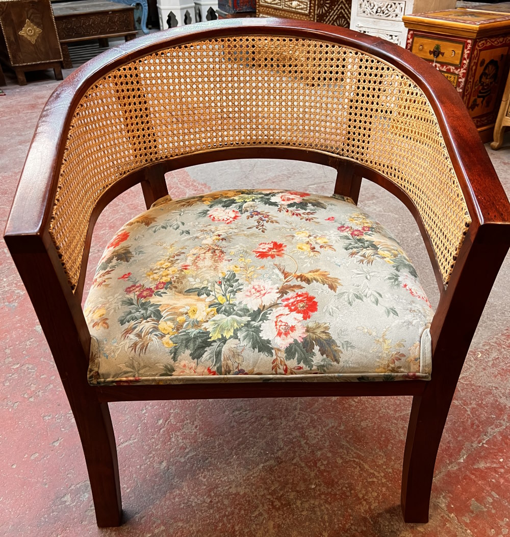 Chaise arrondie cannele 