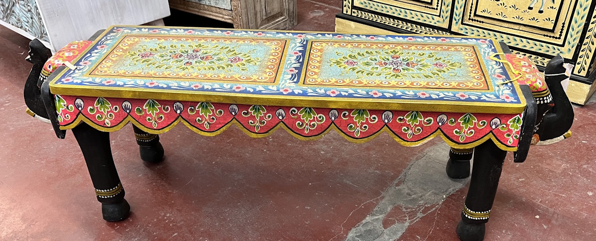Petit banc avec t&ecirc;te d'&eacute;l&eacute;phant